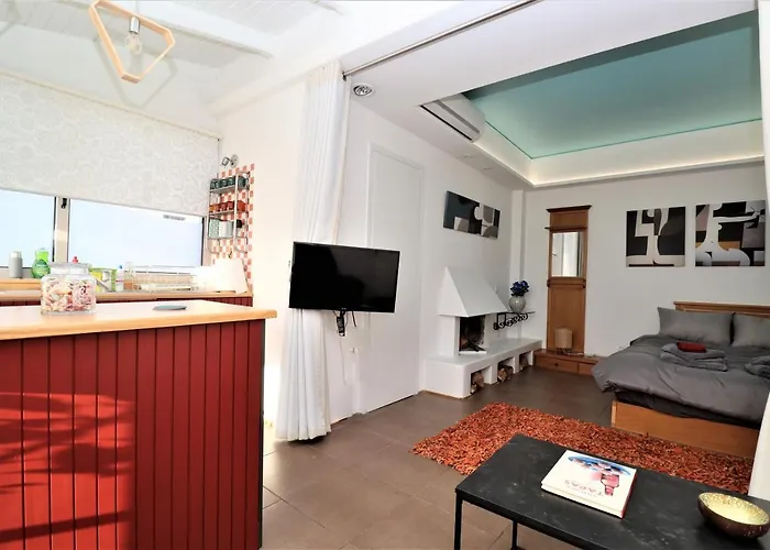 Stunning View Private Terrace Studio @Panormou Metro.